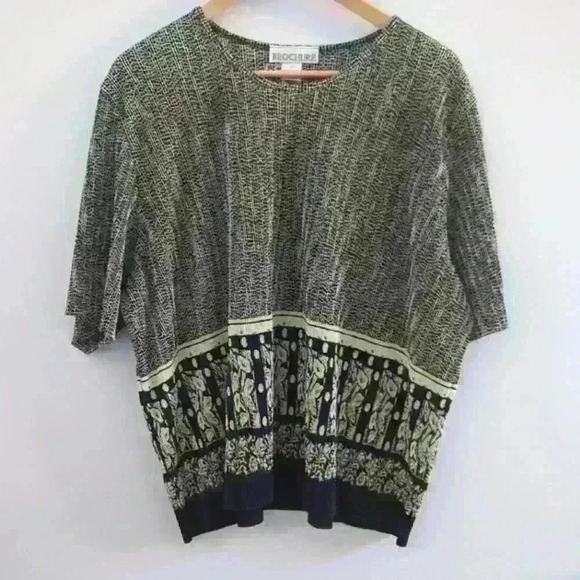 BROCHURE | Women's Vintage Cream/Black Patterned Short Sleeve Shirt - Picture 1 of 4